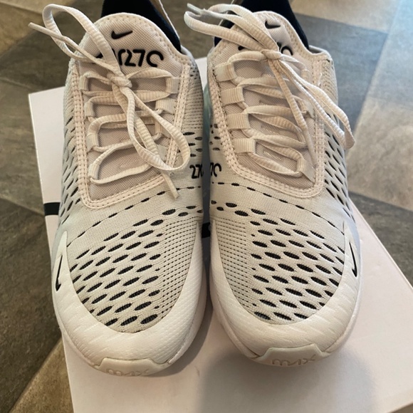 Woman’s Nike air max 270 - Picture 3 of 10